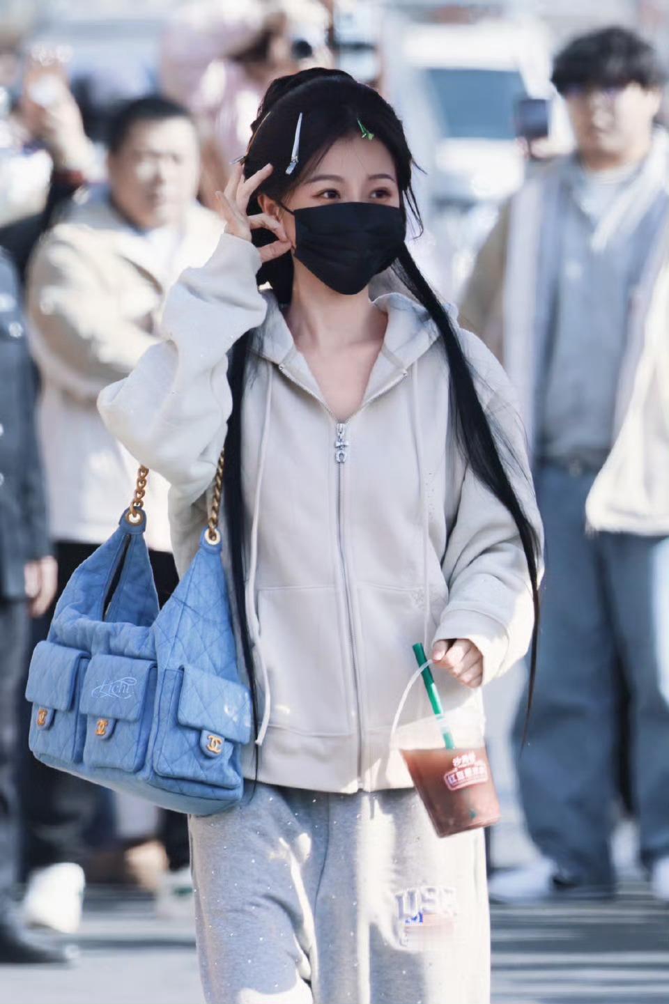 这个梳头就没给侍慧找过看整体的借口天天弄的这么差 还给她找借口 