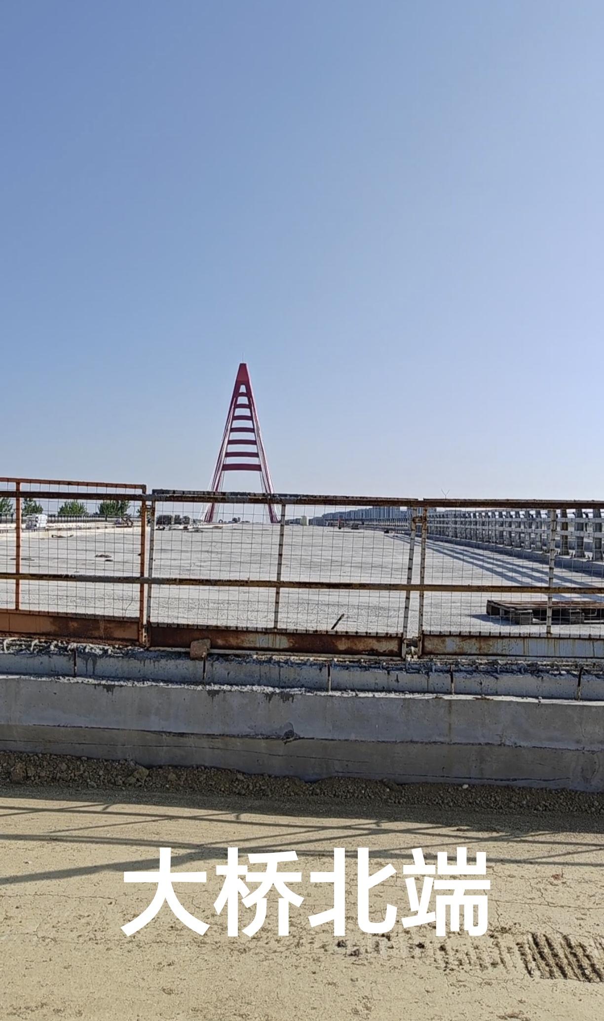 ［龙岗路大桥北端“悬在半空中”，滨河路六月能连通］
         龙岗路跨南