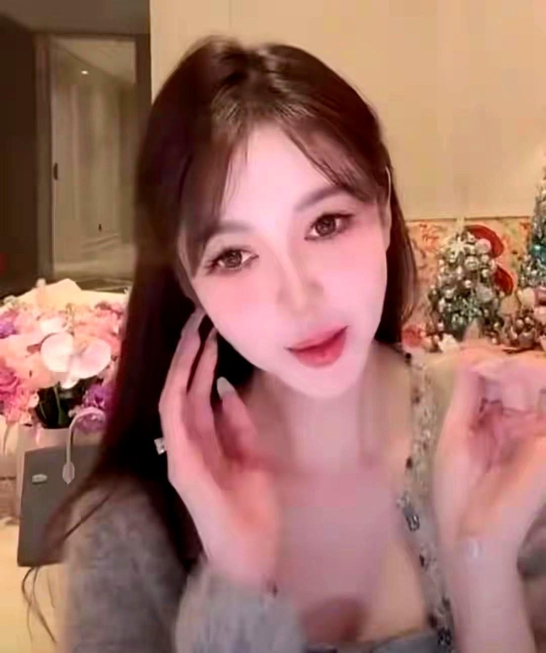 48岁的黄晓明 给所有男星提了个醒 恋爱可以随便谈，但绝对要勒紧裤腰带，不能搞出