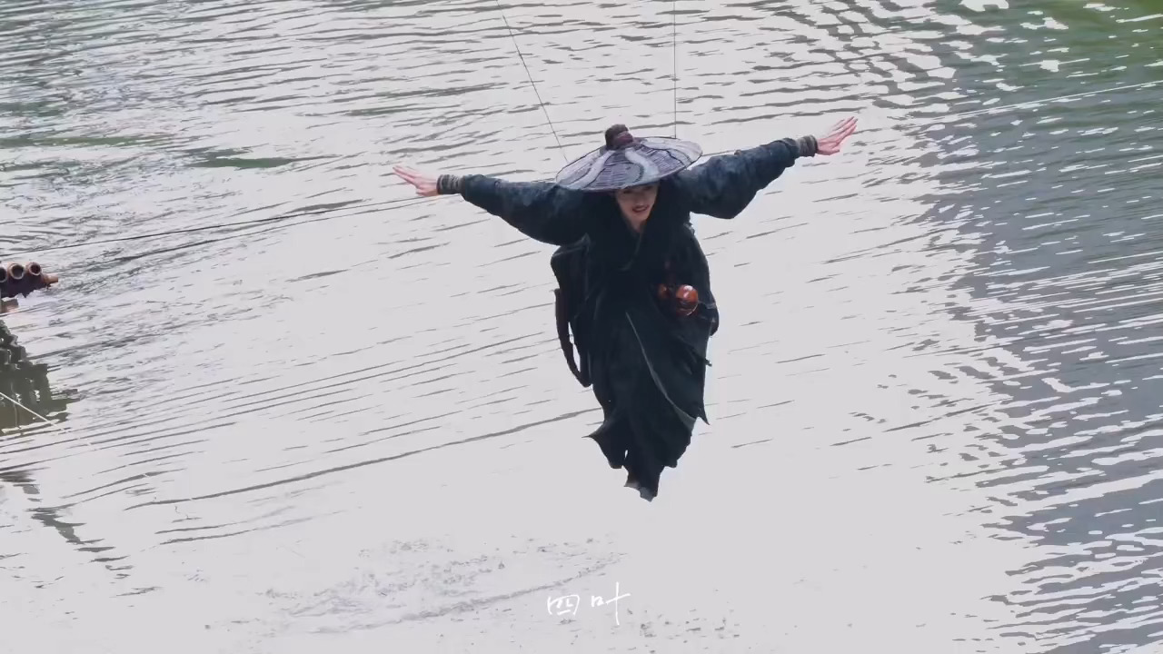 龚俊核心这块速来欣赏真正的轻功水上漂！！！ 