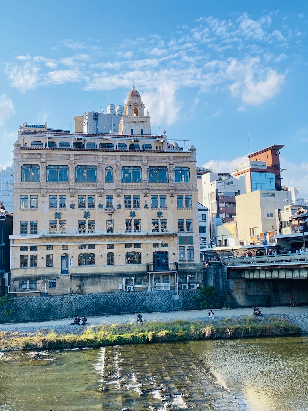 #日本[超话]##旅行[超话]# 京都的欧美游客比较多，市场消费很旺，感觉日本经