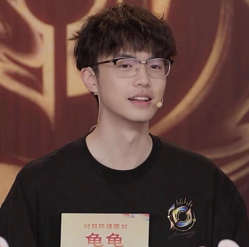 王者荣耀策划这么可爱的吗？

这个策划才入职1年多一点，纯因为好看推出来吸收火力