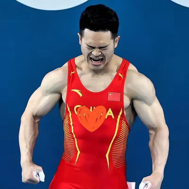 泪目！举重冠军石智勇全运会三连冠后退役，俯身亲吻杠铃的瞬间，看哭无数人！

11