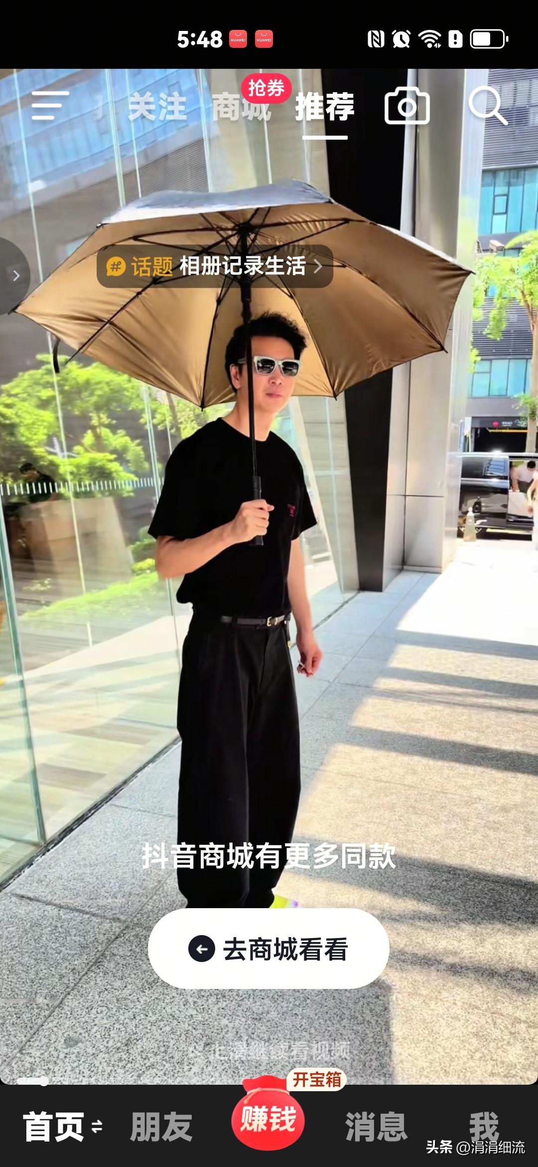 赖文峰的弟弟赖文曲在外表上和赖文峰还是有很大差距的，赖文峰五官俊朗，身材健硕，而