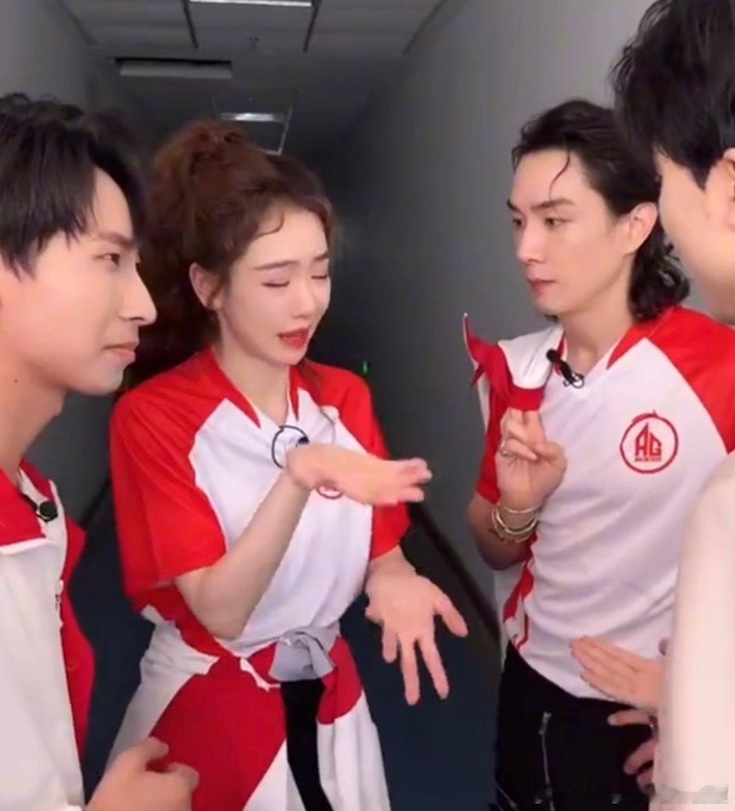 #戚薇已经bang到了电竞圈#看到戚薇在电竞比赛中的精彩表现，我真的被她的魅力所