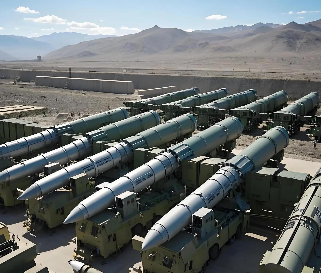 据媒体报道，伊朗昨日已将伊斯兰革命卫队导弹部队置于全面战备状态，并警告驻有美国军