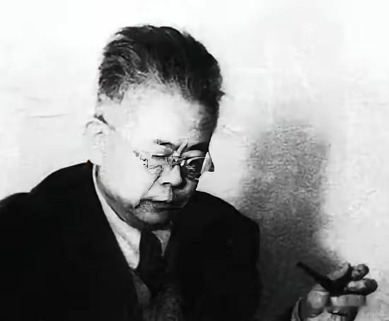 苏联最鼎盛的年代，知识分子排着队给莫斯科唱赞歌，傅斯年偏偏写下一句——"苏联乃是