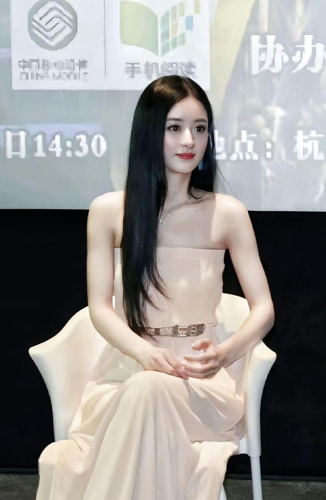 赵丽颖
黑长直[比心]