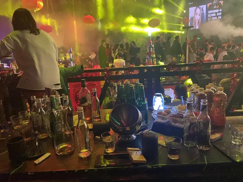 【震惊！湖北随州“假婚真骗”大案曝光：女方伪造身份、婚礼“假戏真做”，男子被骗千