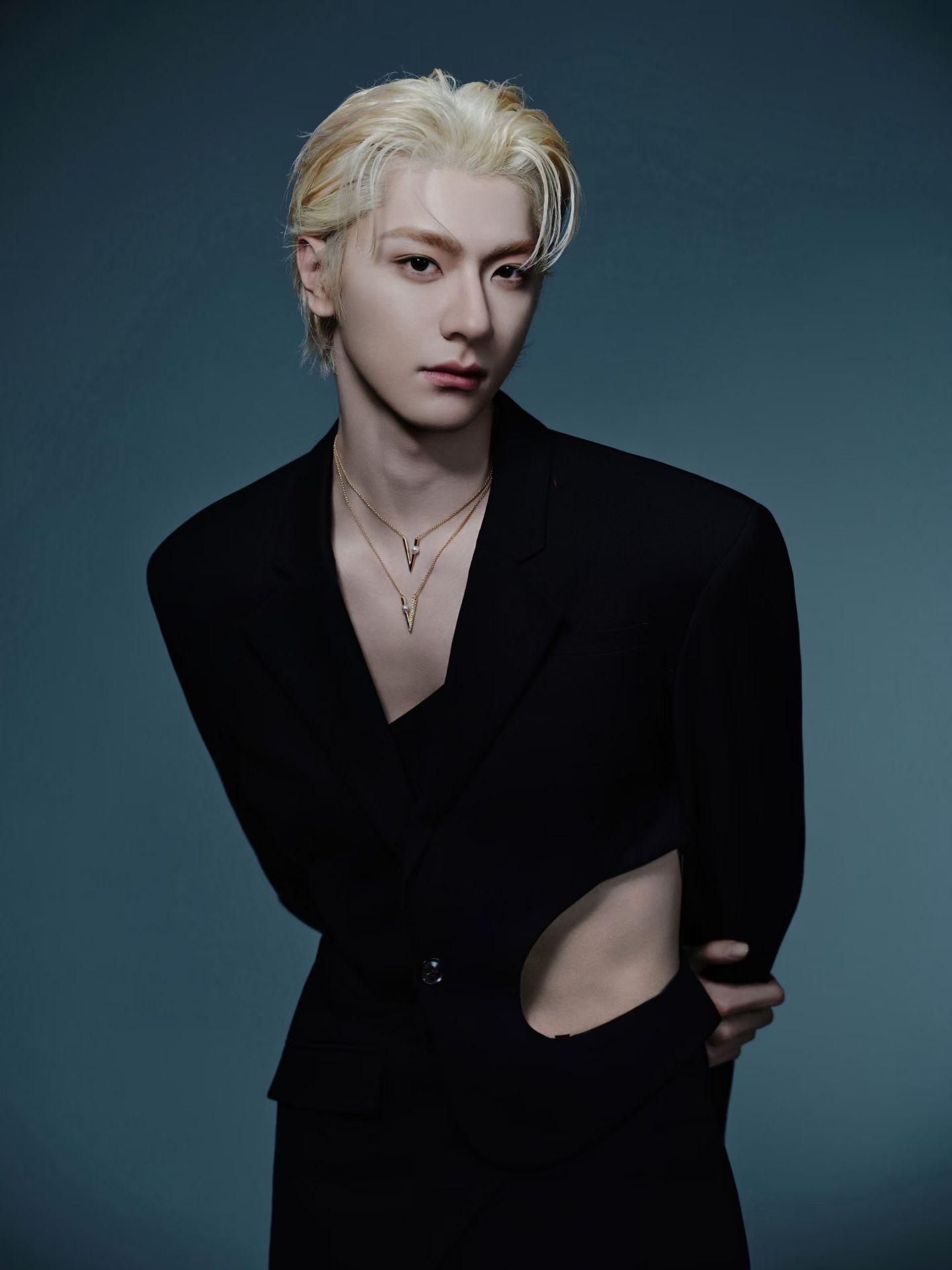 林一金色情人节林一露腰林一kk的星朋友 不懂就问：谁教林一这么穿衣服的～化身林•