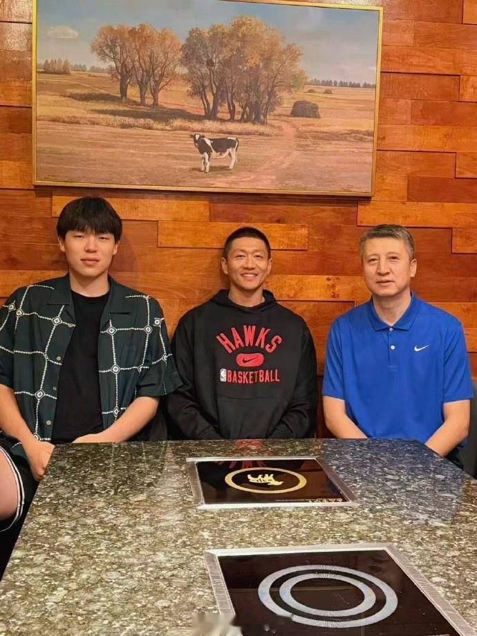 吃着火锅唱着歌！郭士强&李昂在美考察期间 探望了杨瀚森