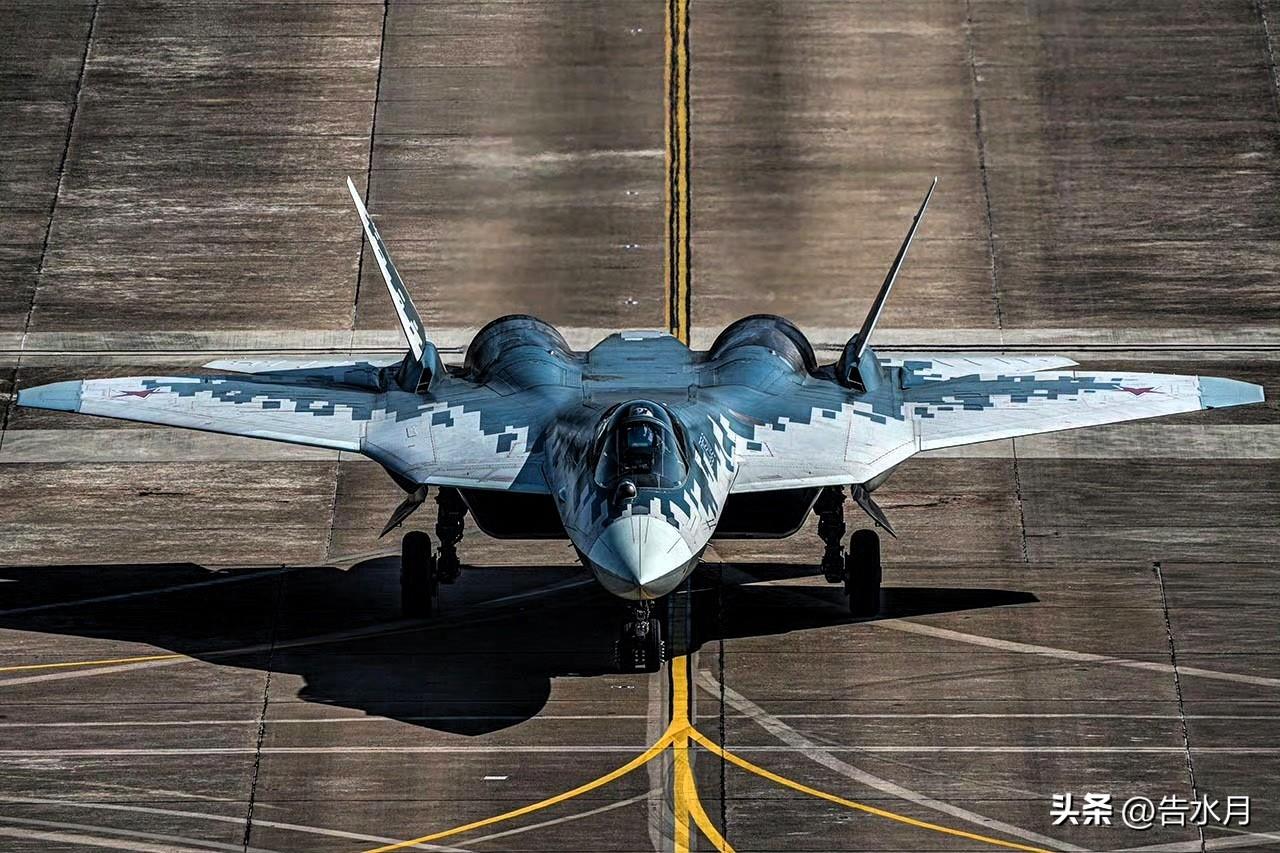 其实我还挺喜欢苏57的外形的，有种独属于苏霍伊的设计美学，发扬光大的中央升力体布