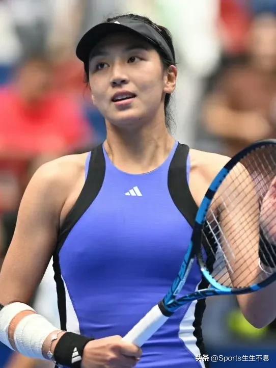 郑钦文、王欣瑜双双晋级（WTA1000）2024武汉网球公开赛女子单打四强。
1