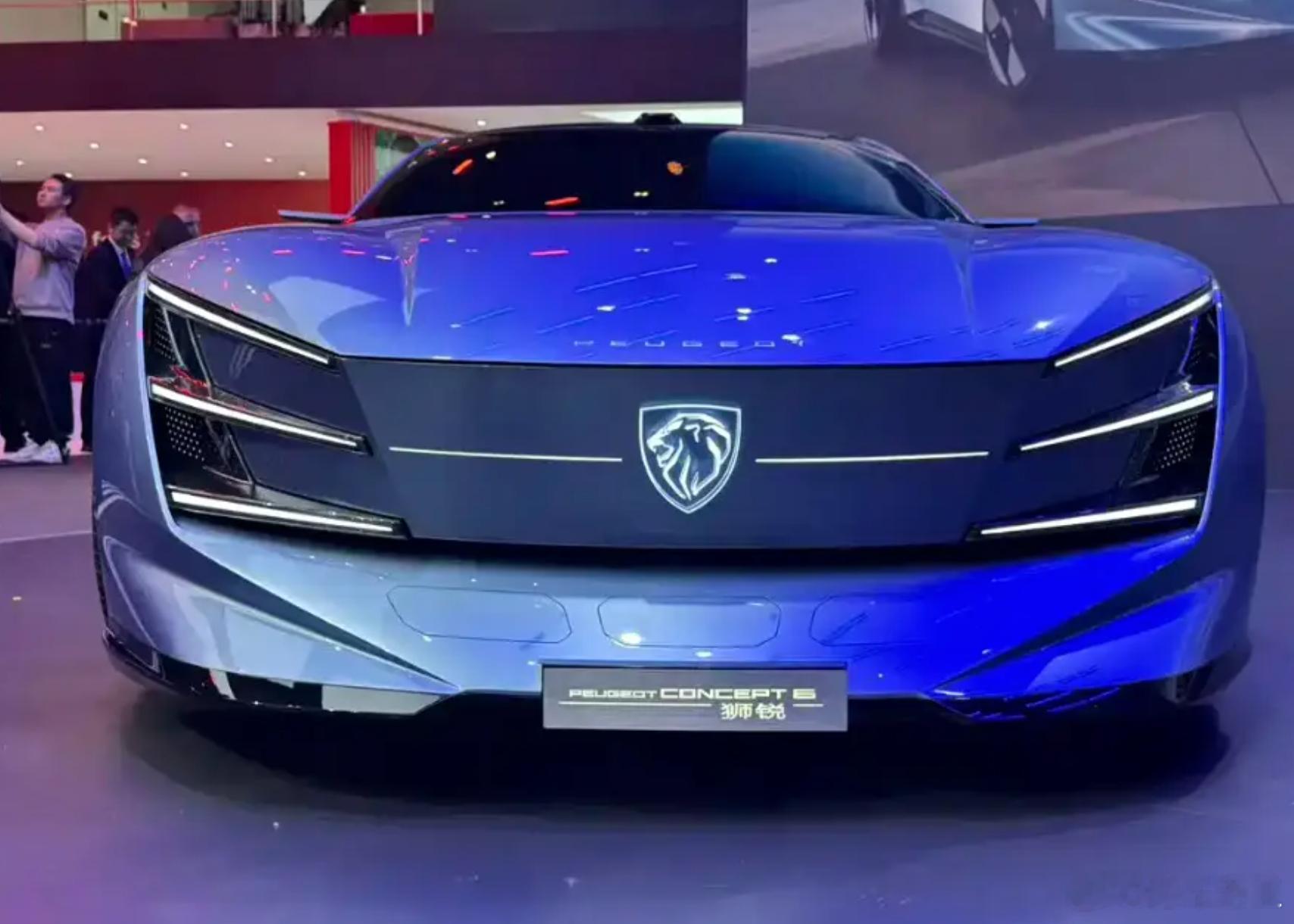 标致概念车Concept S狮锐和琉明（是这么写么？） 最大的区别是，后者的前方