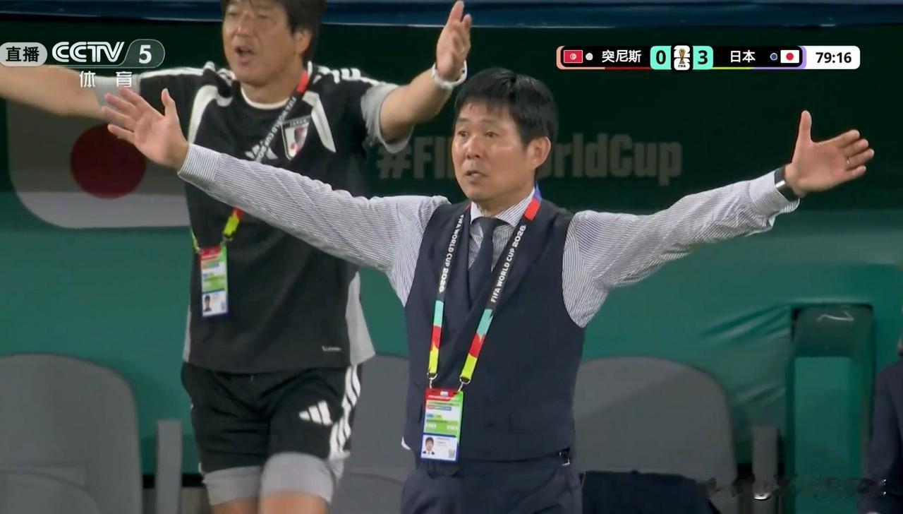 日本队主帅森保一真是怒气冲天！在今天进行的日本队和突尼斯队的世界杯小组赛中，当时
