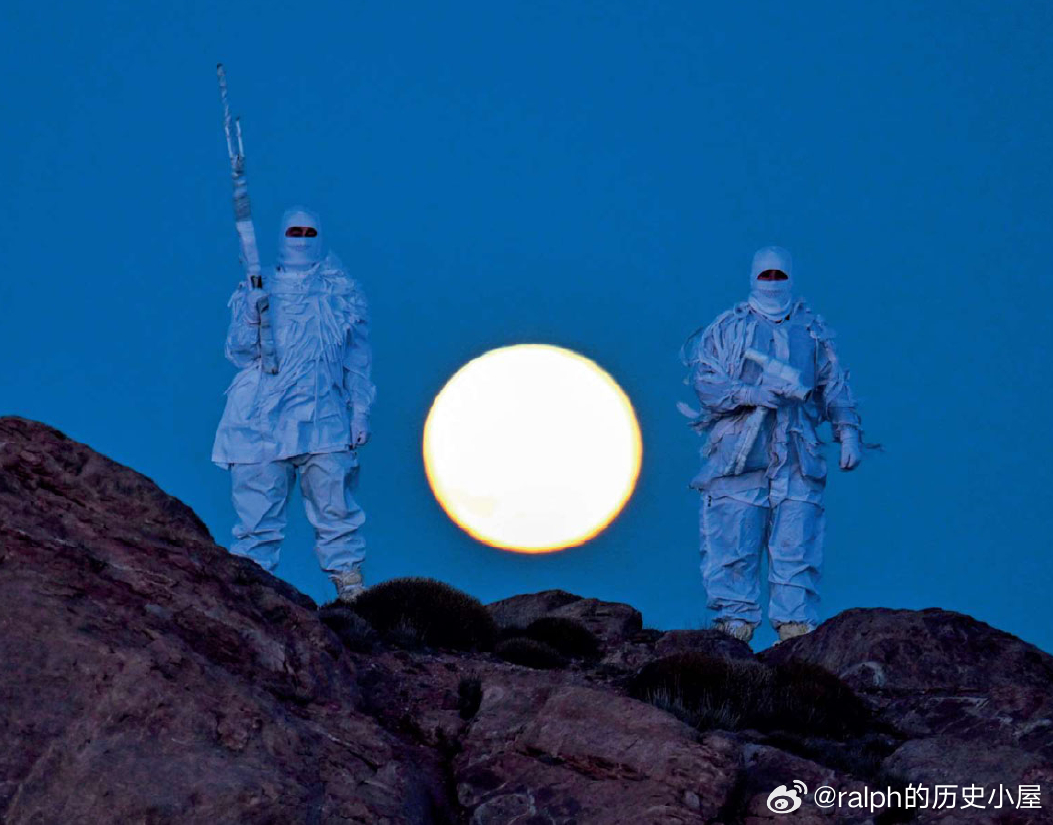 2023年12月27日，土耳其凡城，两名士兵在土伊边境警戒军事历史全触达