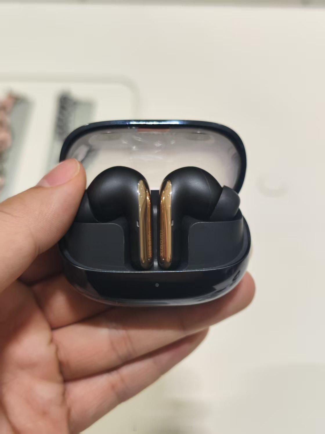 Xiaomi Buds 5 Pro Wi-Fi版本，黑金配色[并不简单][并不简