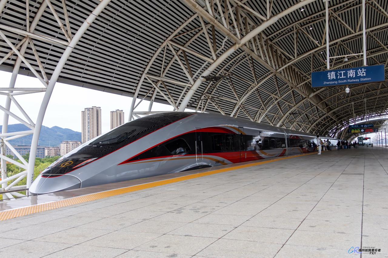 在镇江南站散步偶遇上海局新车CR400BF-X担当的G600次列车镇江南站 京沪