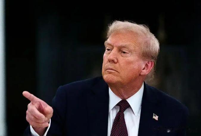 特朗普喊乌克兰还3500亿，真相竟是美国赚翻了！
 
特朗普最近在采访中大放厥词