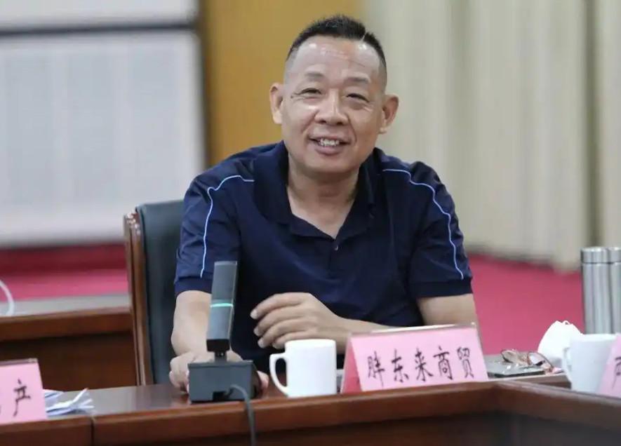 有句老话说的好：话多必有失。

自从胖东来在网上火爆之后，其创始人于东来也成为了