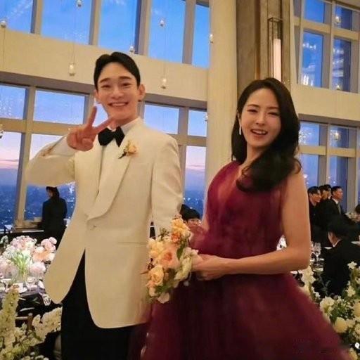 惊掉下巴！金钟大老婆突然公开ins，孕肚照娃片全漏，还撞了粉丝名？
 
韩娱圈这