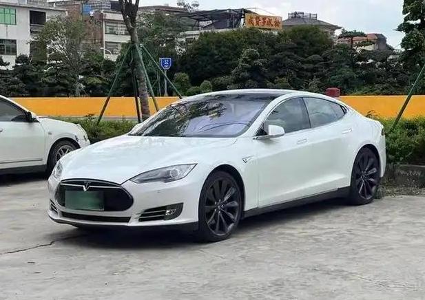 美股三大指数集体收跌！12月9日，道指跌了0.45%，标普500跌0.35%，纳