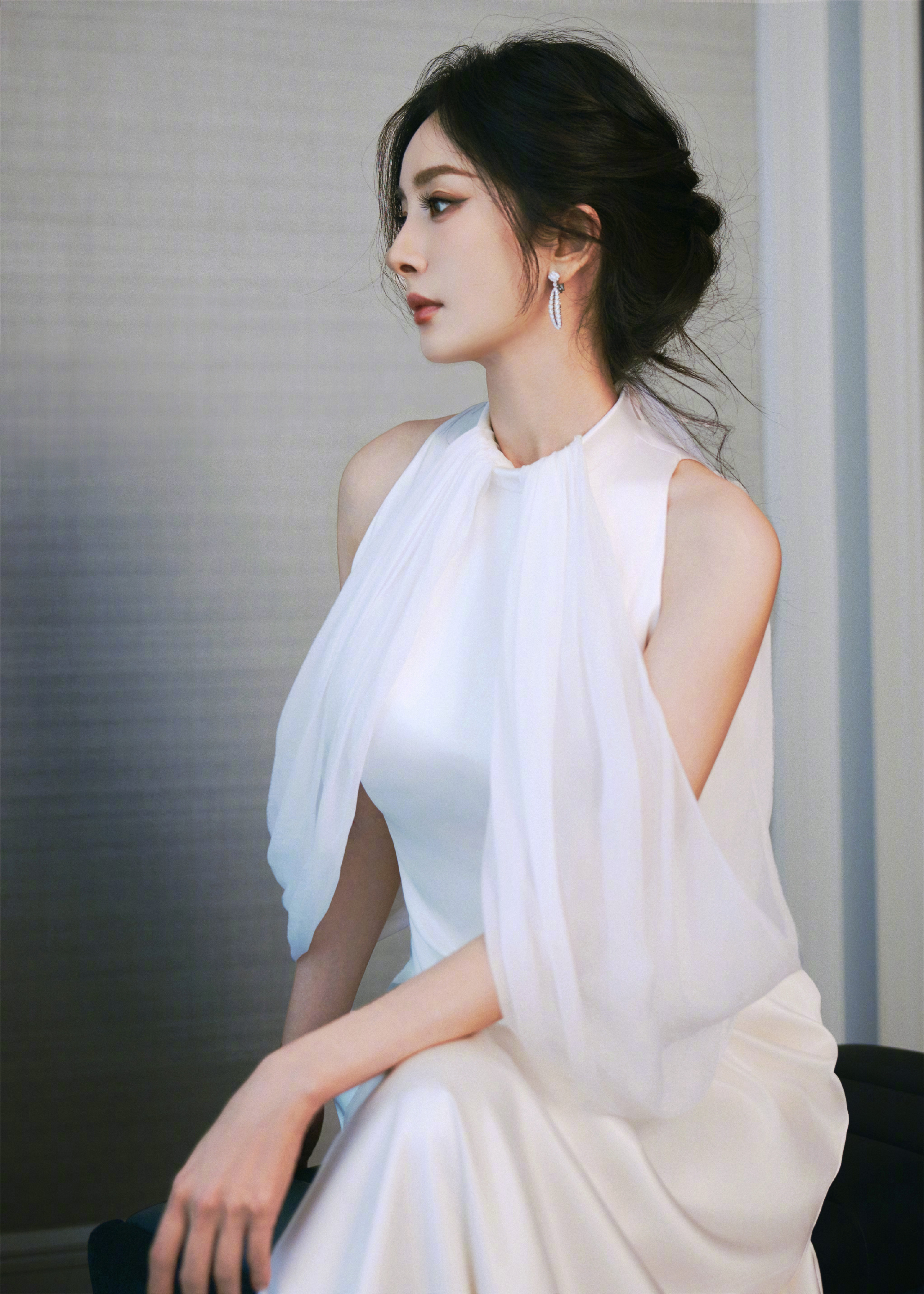 甜妹的夏天是小白裙以前我可能喜欢小白裙现在我喜欢优雅长裙甜妹的夏天是小白裙