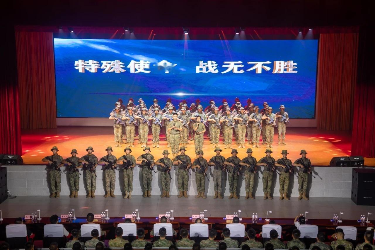 全员拿着191上台表演节目已经是空降兵的传统艺能了（我们的天空） ​​​