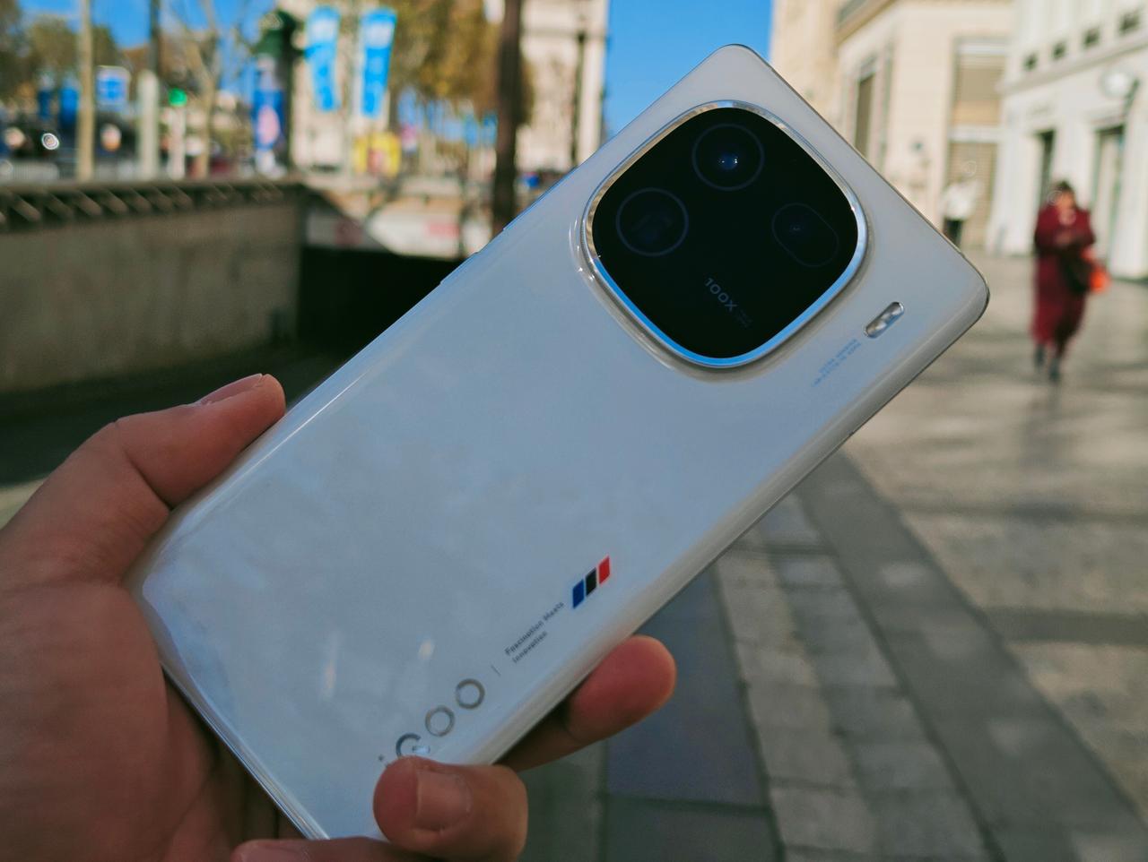 你还别说，iQOO 12这个白色还挺好看的，以前的云阶真没啥设计感[我想静静]不