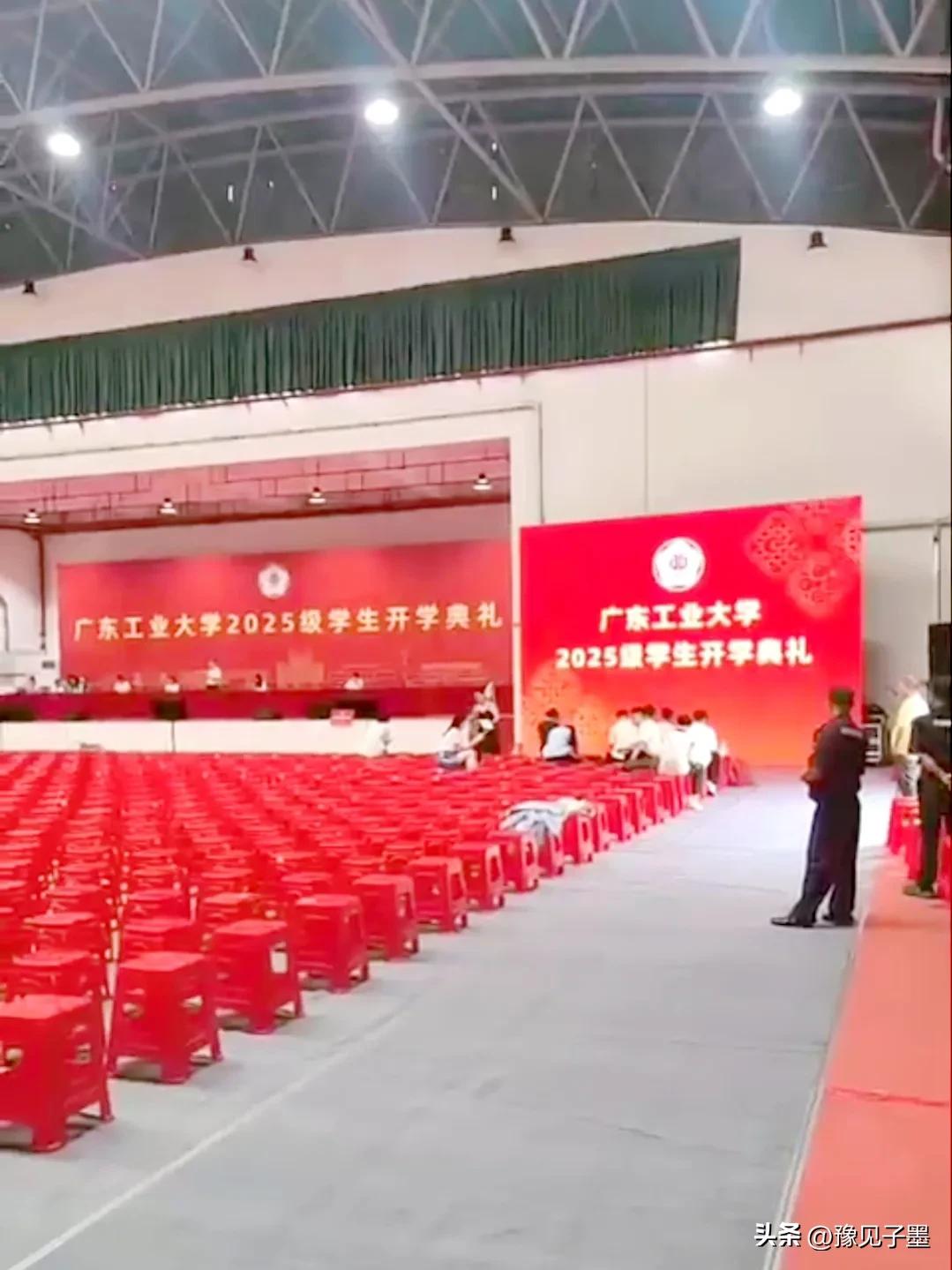 给广东工业大学点个赞！广东工业大学比湖北武汉大学好多了，2025年新生开学典礼比