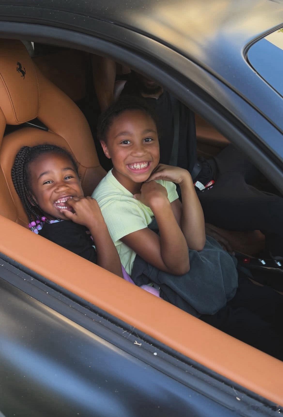 维金斯没有参加热火赛季总结新闻发布会，他已经开着他的法拉利带着孩子们出去游玩度假