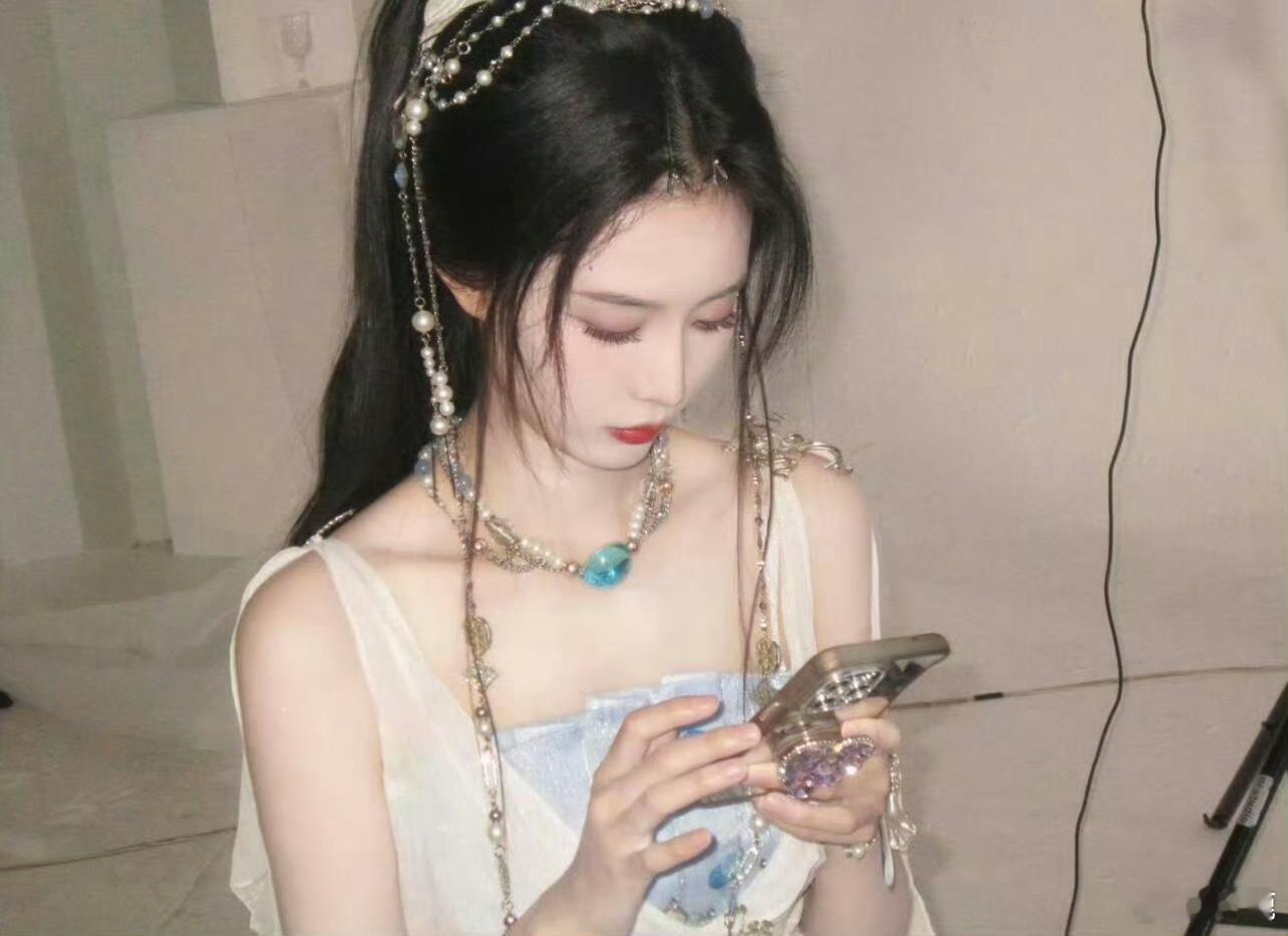 徐艺洋物欲也太低了…经常看老徐直播说不愿意换手机，用几十块钱的素颜霜和一百来块钱