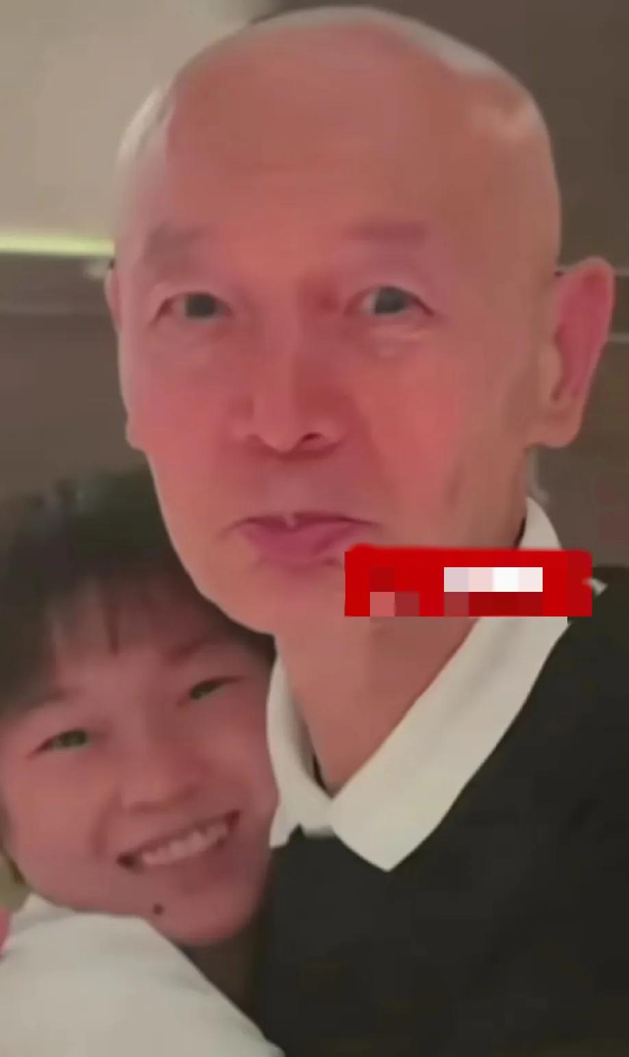 葛优引发热议！
8月21日，葛优突然引发了热议，起因是在电影《刺猬》的首映礼上葛