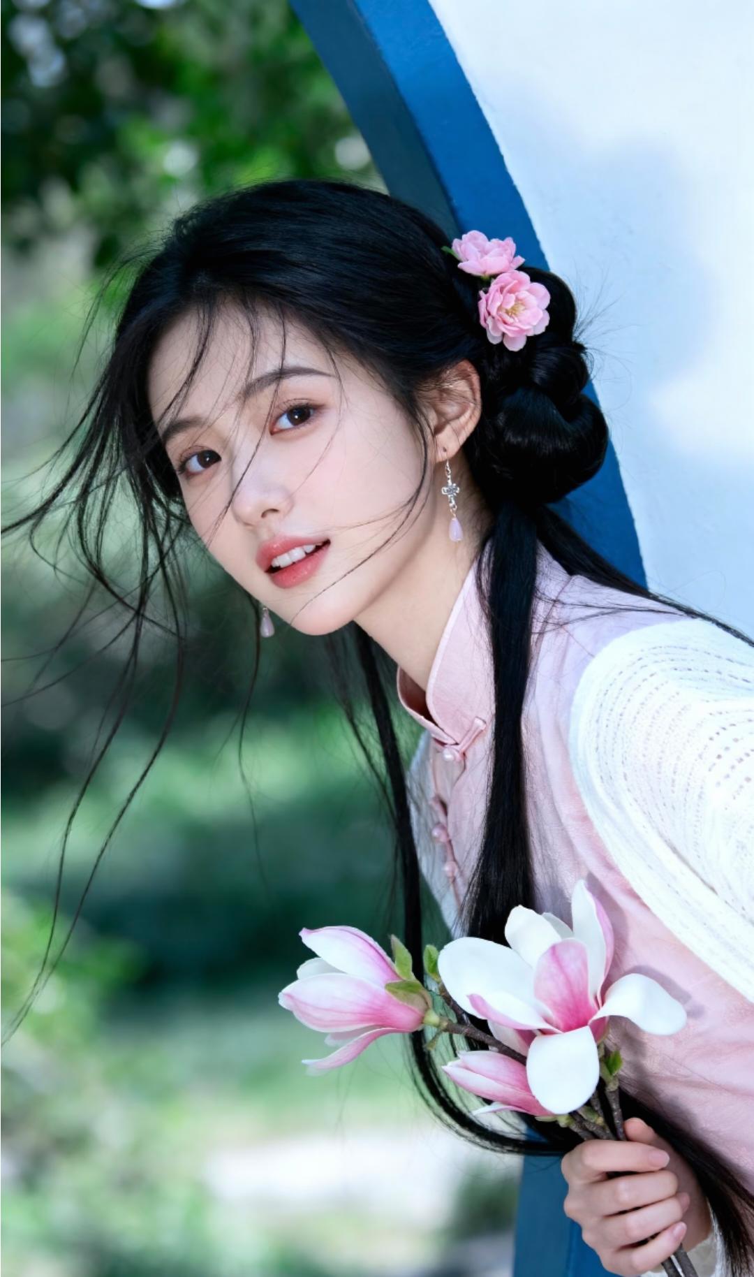 不要总是送年轻人一句话
年轻人最需要的不是一句话 
而是一笔钱