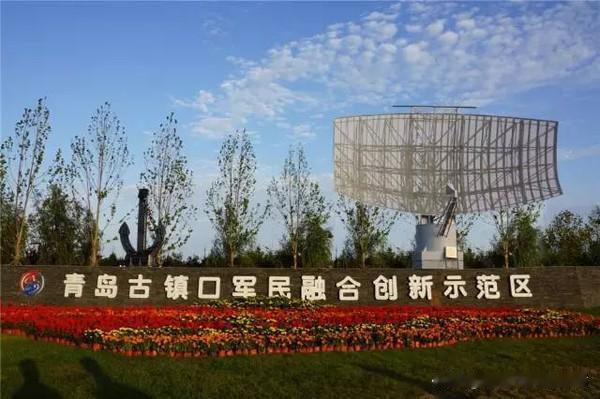 几年前，我和老伴带着小孙女专程去往原胶南、如今青岛黄岛的海军公园。

路途虽远，