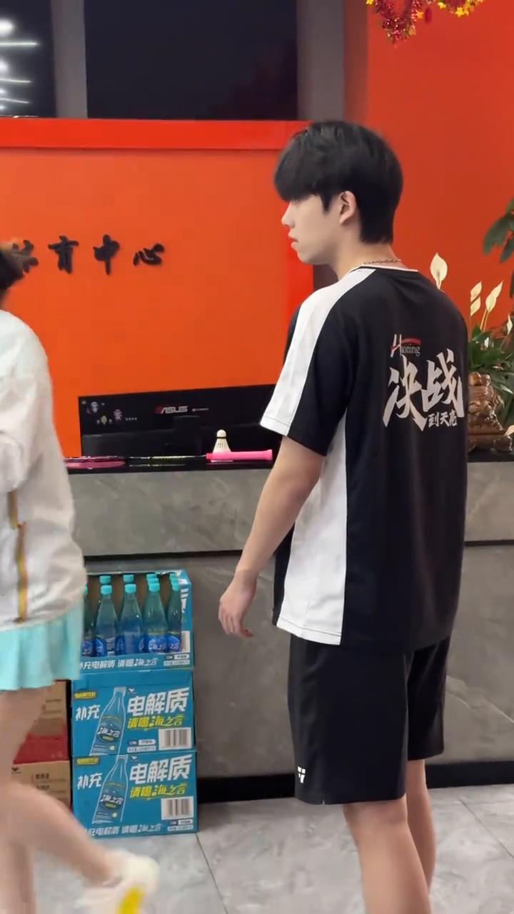 那些偶然顿悟的绝招。
学羽毛球是吧？不兑。请进。