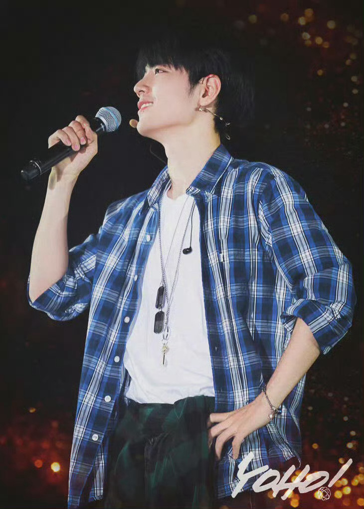 这是刚出道时的肖战啊，这种颜值何愁不火，既有颜值又有头脑，有规划又能自律，身处浊