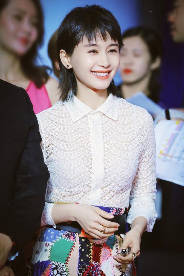 演员王子文说，我爸妈在我有记忆的时候我就没看见过他俩在一起过，我是早就习惯他俩是