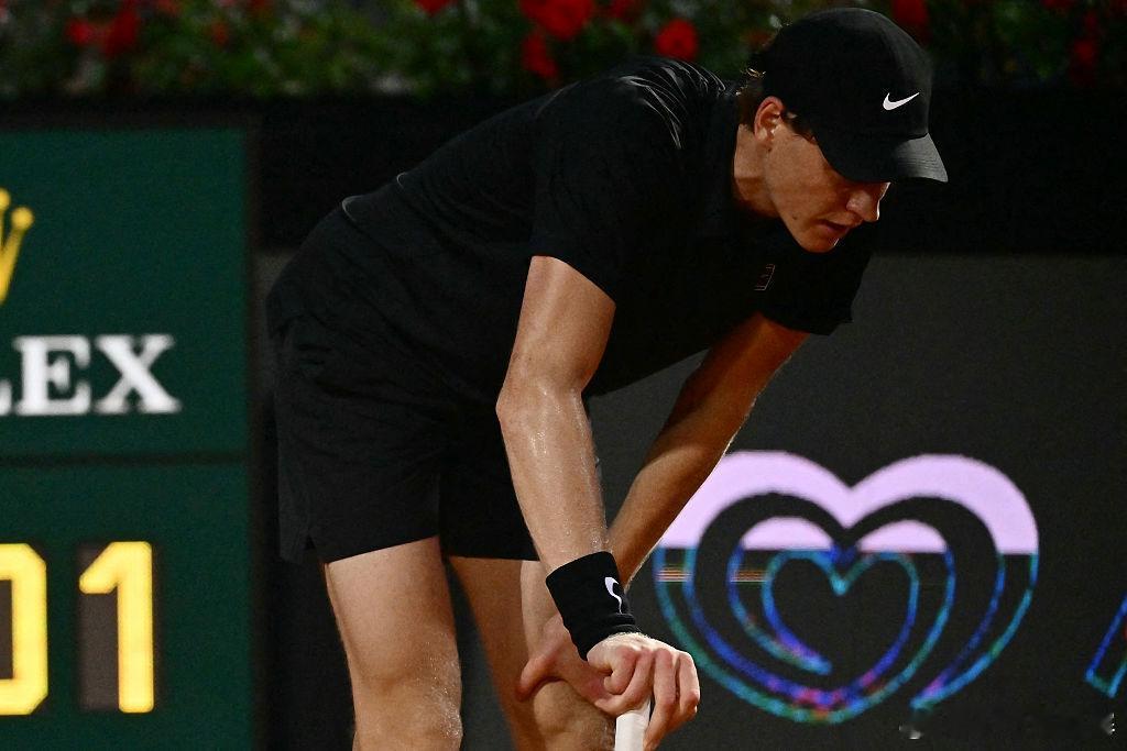 梅德维德夫扳平比分！ATP1000 罗马大师赛半决赛，梅德维德夫次盘以7-5艰难