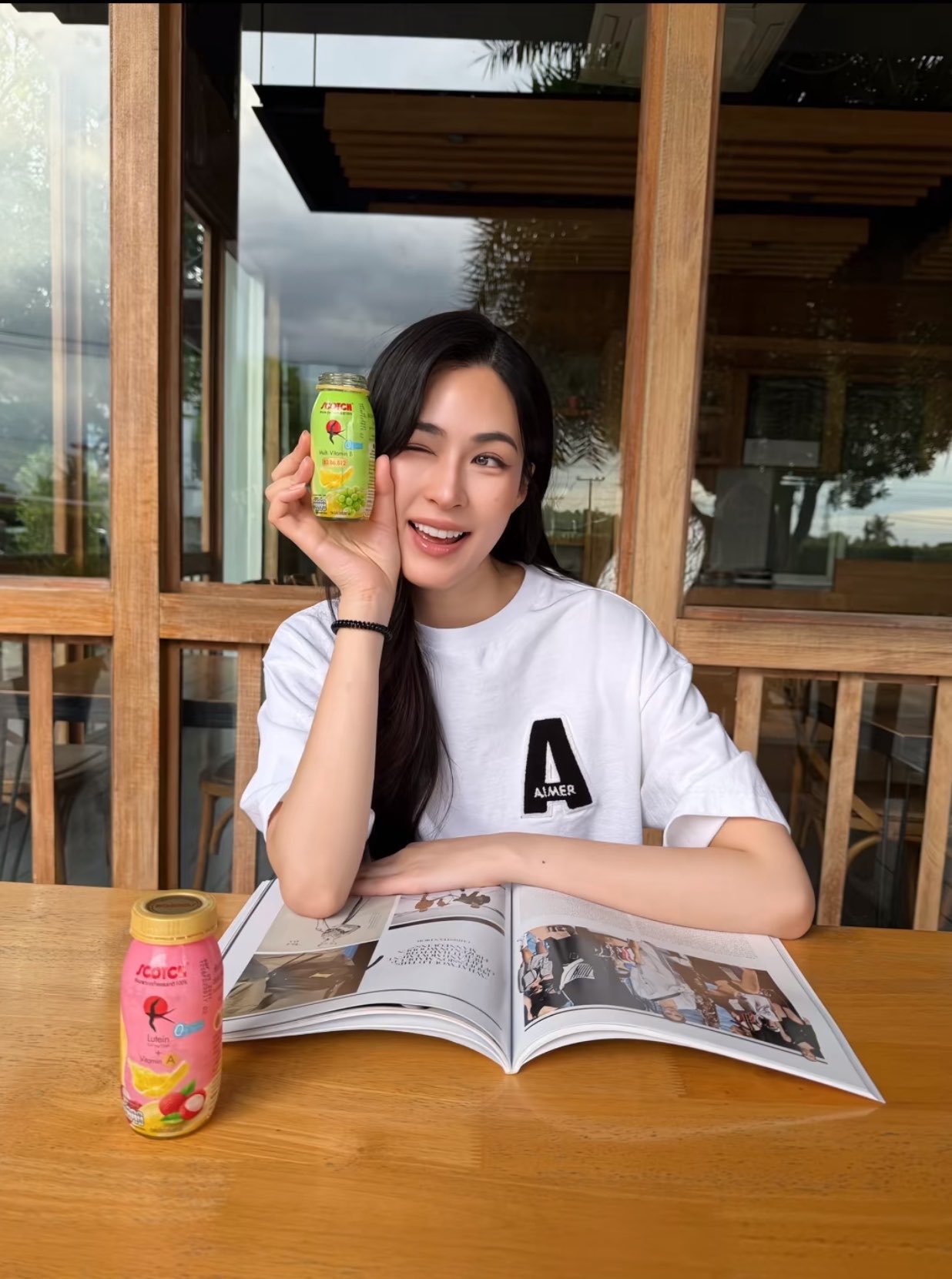 邝玲洋抖更新📖在读一本恬静的书 