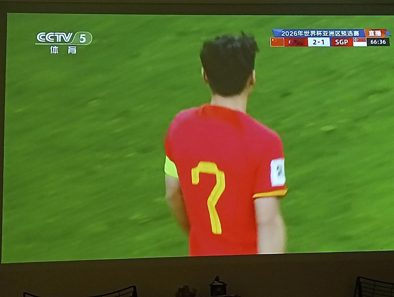 这是谁设计的7号？这明明是个问号，越来设计越不走心，换三道杠吧，四道杠也行
