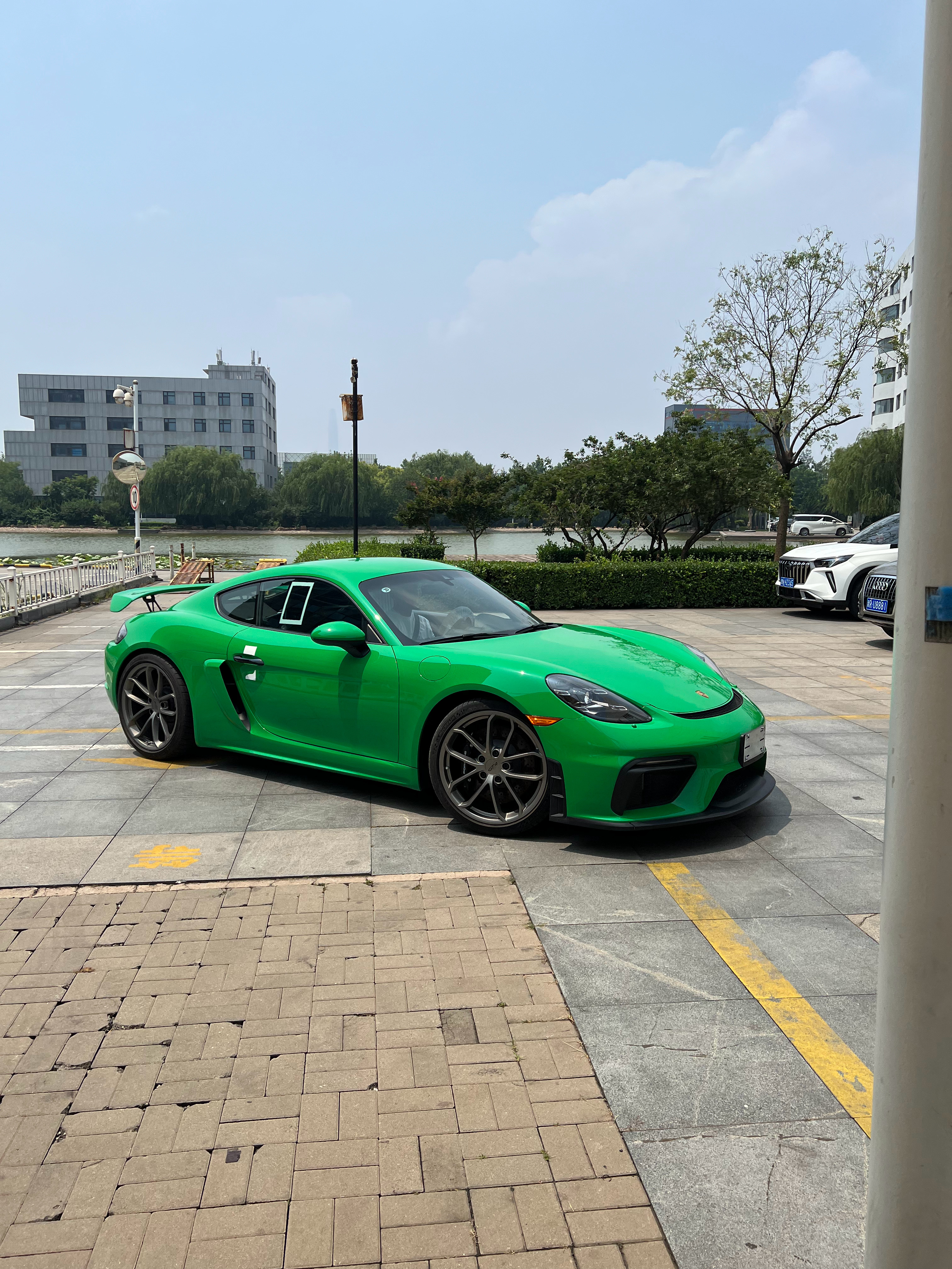 库存车上牌，先上线验环保拉着去检测线上线去了 天津·中国天津自由贸易试验区