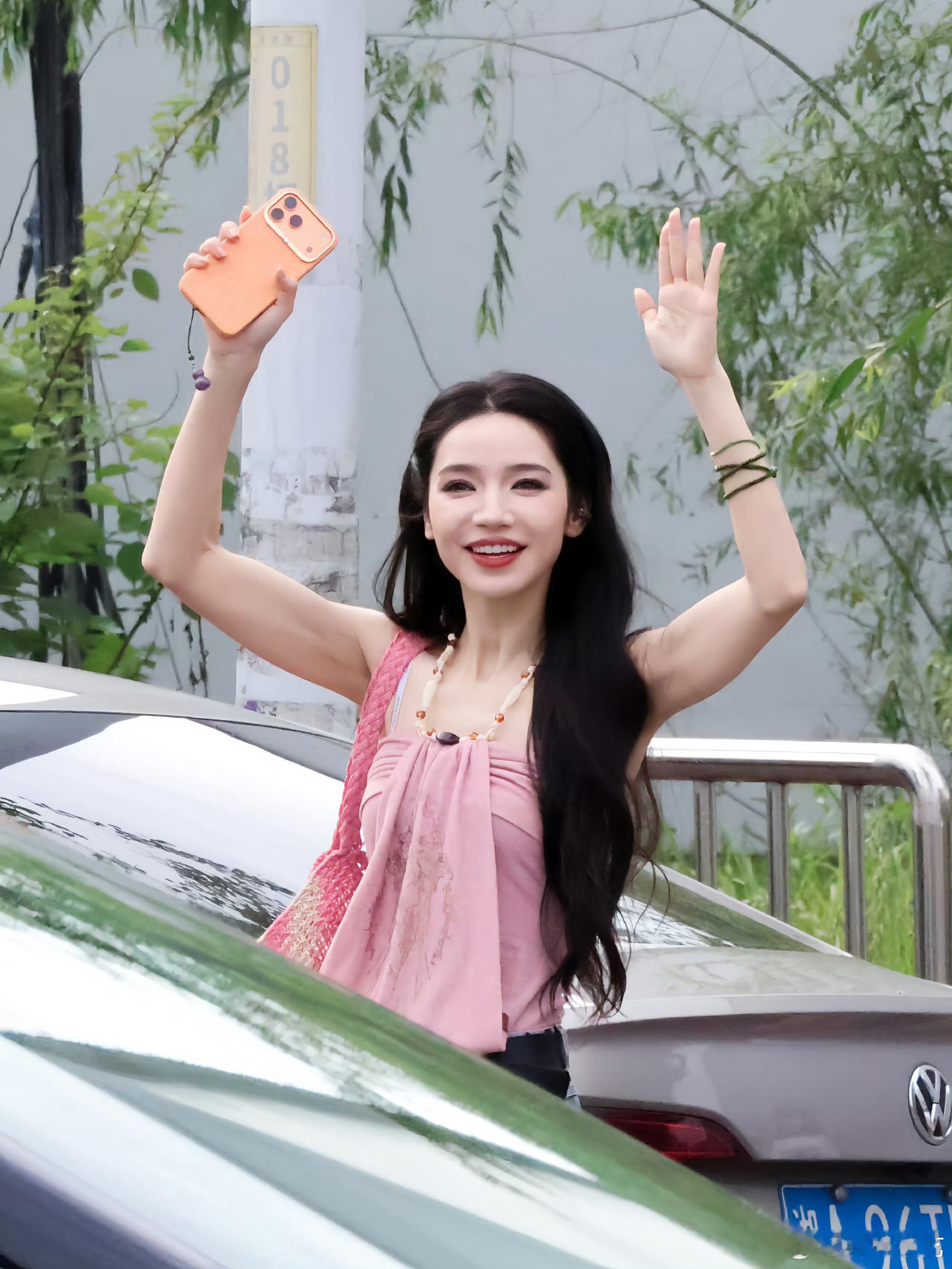 代斯代斯背词新疆人优势出来了，连专业乐评人都下场说“这实力放韩国女团都能当ACE