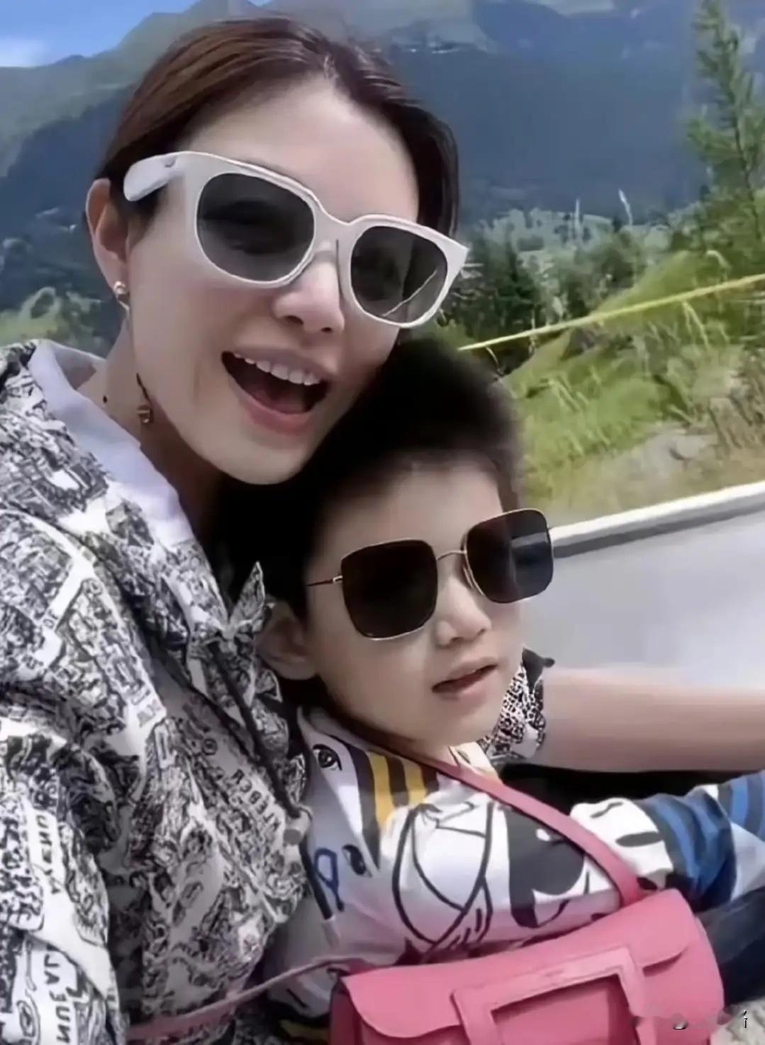 难道就我一个人觉得奇怪吗？陈妍希儿子明明不怎么和他爸爸一起生活，可是奇怪的事情是
