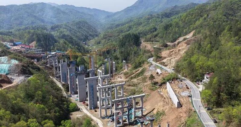 2小时通达！[机智]
合肥直达天堂寨！[灵光一闪]
从合肥了解到，
天堂寨东互通