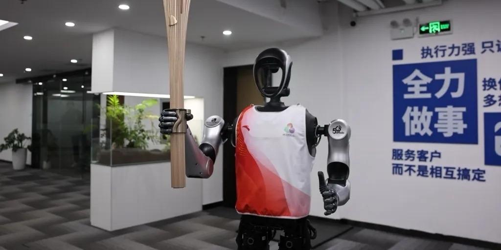 2025年11月2日，第十五届全国运动会火炬传递在港澳广深四城同步举行，全球首款