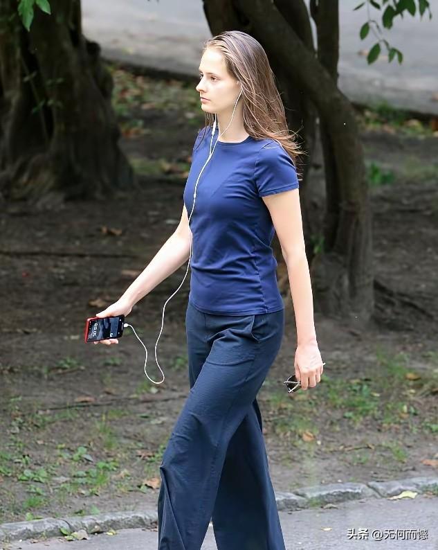 爱泼斯坦对他的这个白俄罗斯女友还是非常讲究的，也是非常大方的，在他临死的前两天，