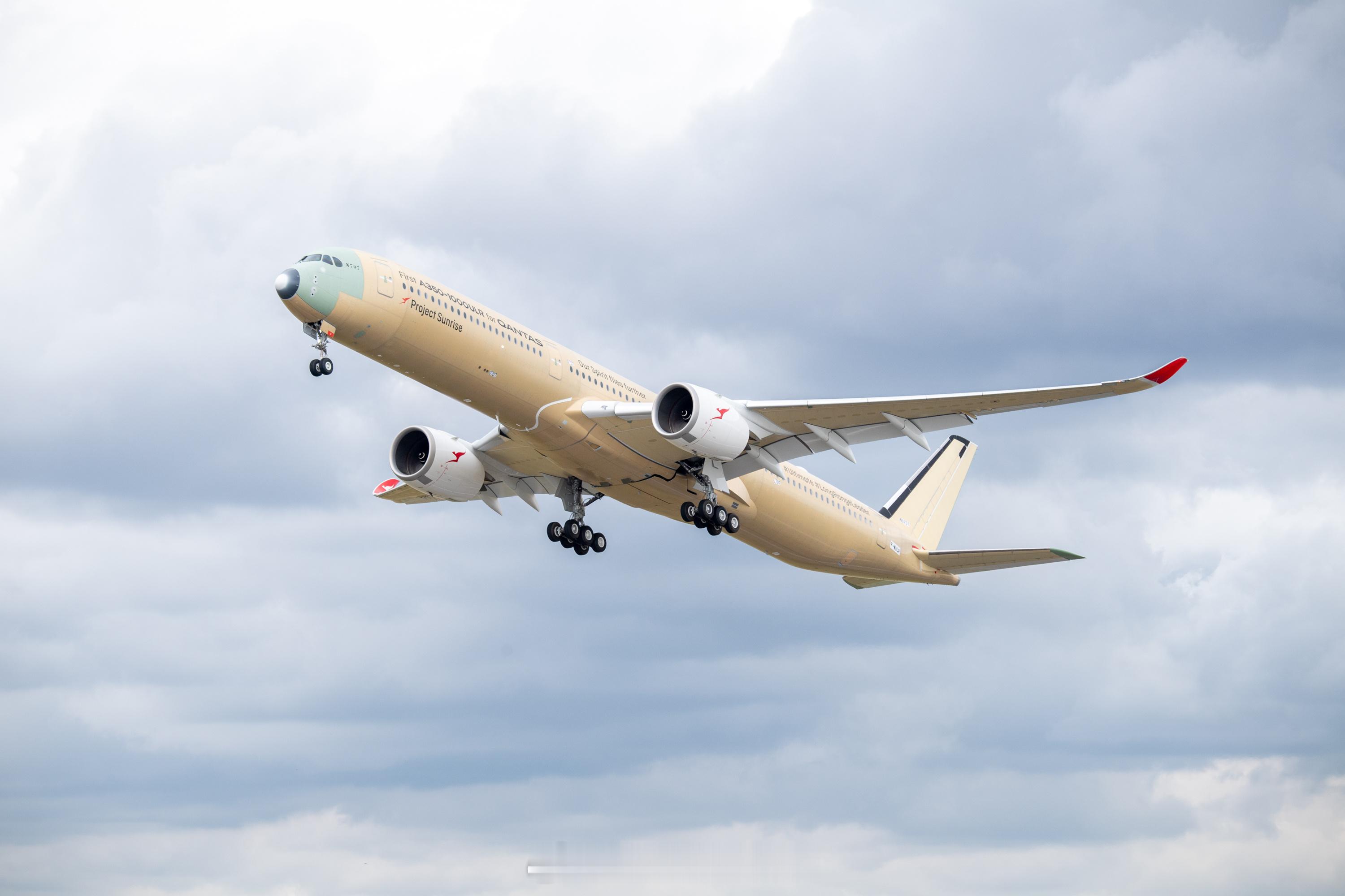 【“全球航程最远的飞机”A350-1000ULR完成首飞】据空客消息，当地时间6
