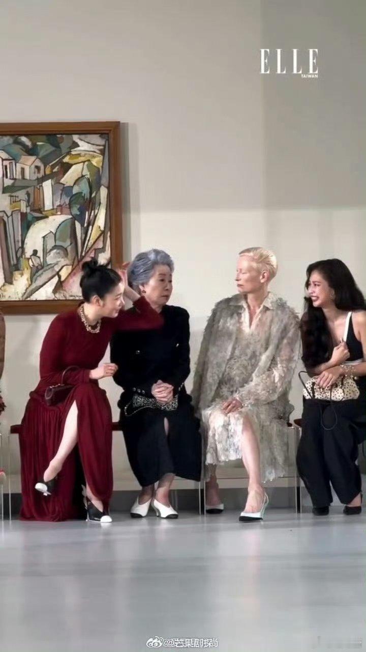 Jennie金高银秀场互动Jennie金高银热聊 Jennie金高银俩人在活动现