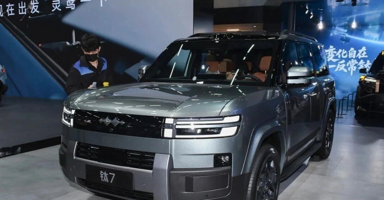 比亚迪子品牌方程豹卖了 3.74 万台，同比疯涨 339%！
原来不是豹 5 /